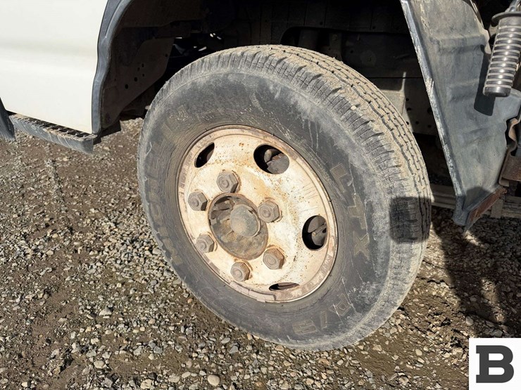 2005-isuzu-npr-image-11