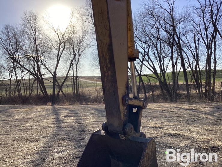 caterpillar-el240-image-16