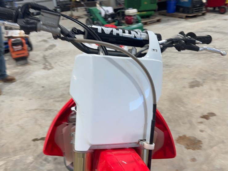 2007-honda-crf450r-dirt-bike-image-8