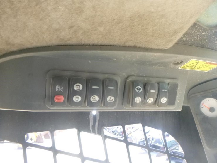 2013-caterpillar-262c2-image-22