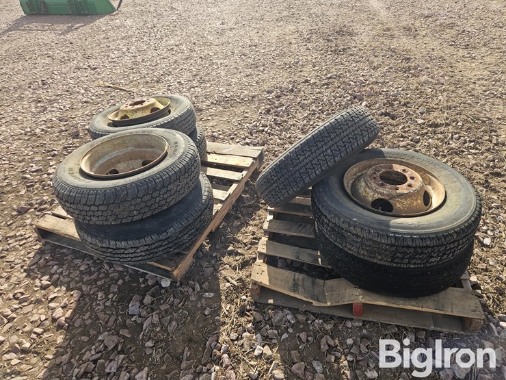 16.5"-tires-on-8-bolt-steel-dually-rims-image-8