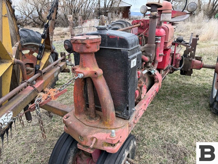 international-harvester-h-tractor-image-7