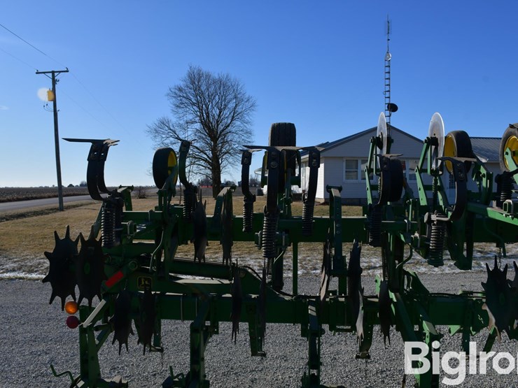 john-deere-845-image-17