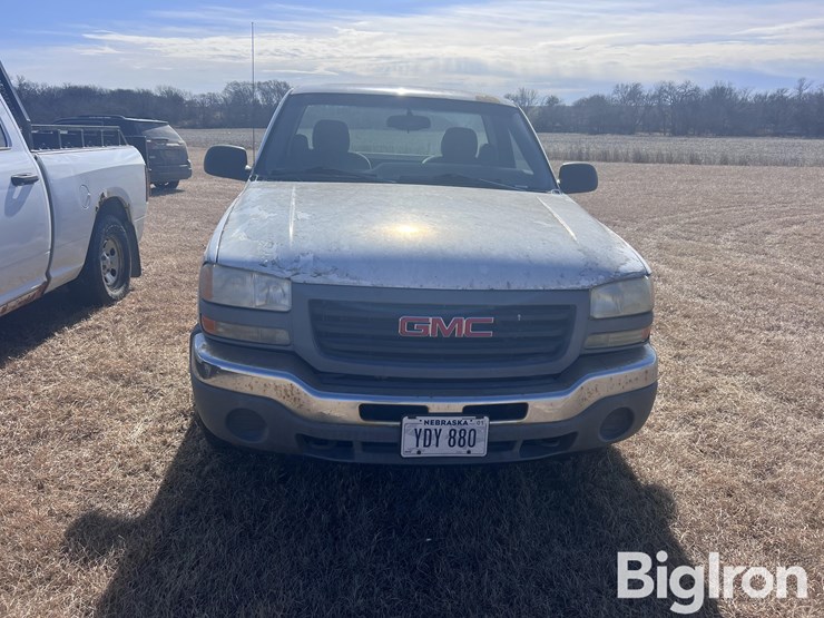 2006-gmc-sierra-1500-image-2