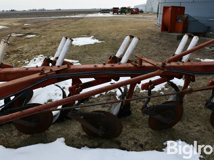 international-720-image-15