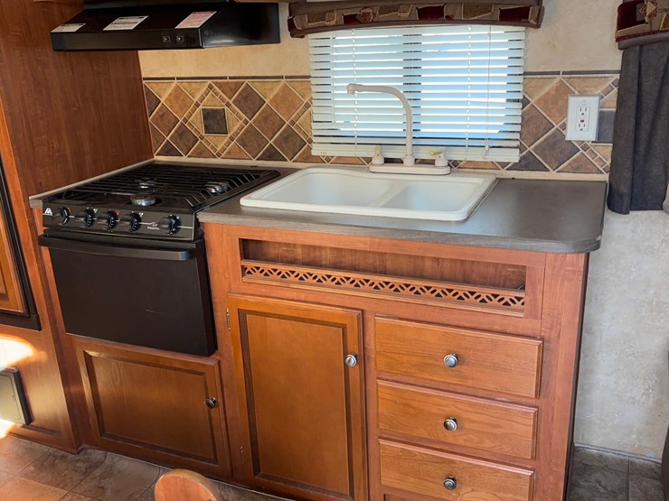 2012-jayco-jay-flight-camper-trailer-image-25