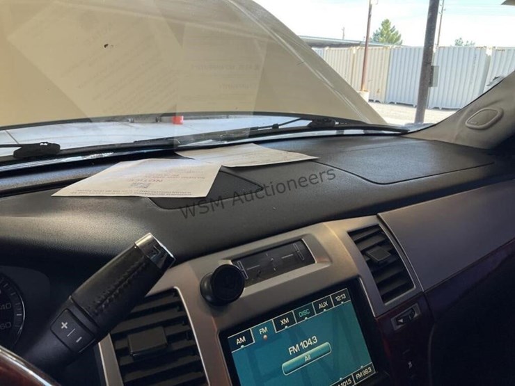 2008-cadillac-escalade-esv-image-16