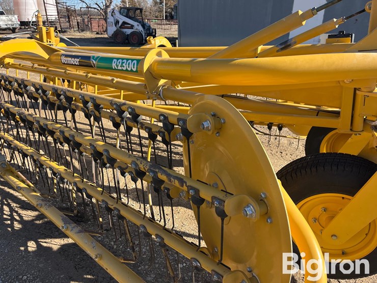 2007-vermeer-r2300-image-17