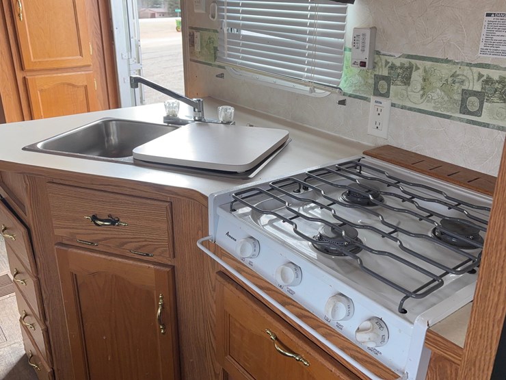 2004-forest-river-salem-camper-image-15