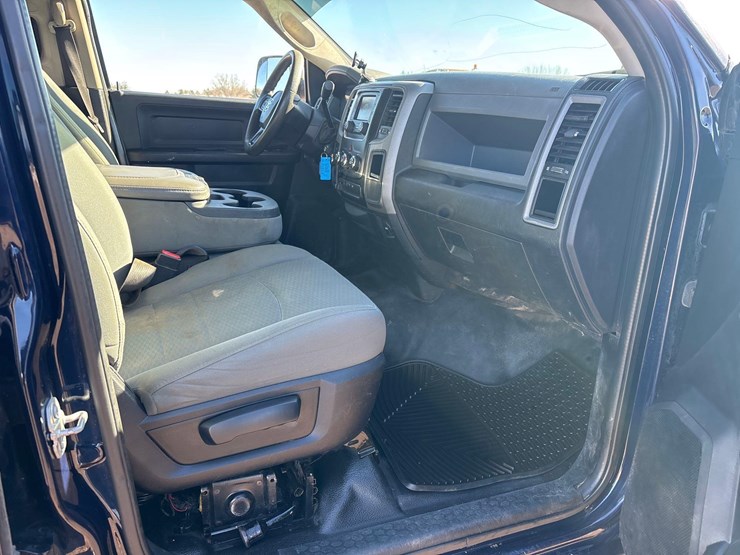 2017-dodge-3500-image-12