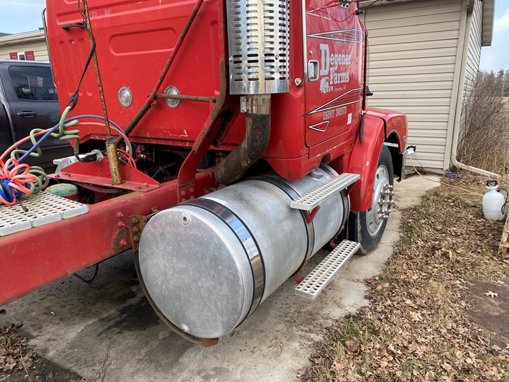 #1152-•-1994-white-gmc-tandem-axle-semi-(has-wi-title)-(non-runner)-(shawano,-wi)-image-22