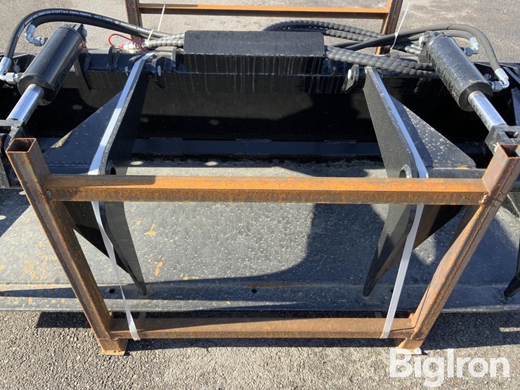 2025-massey-ferguson-730-image-18