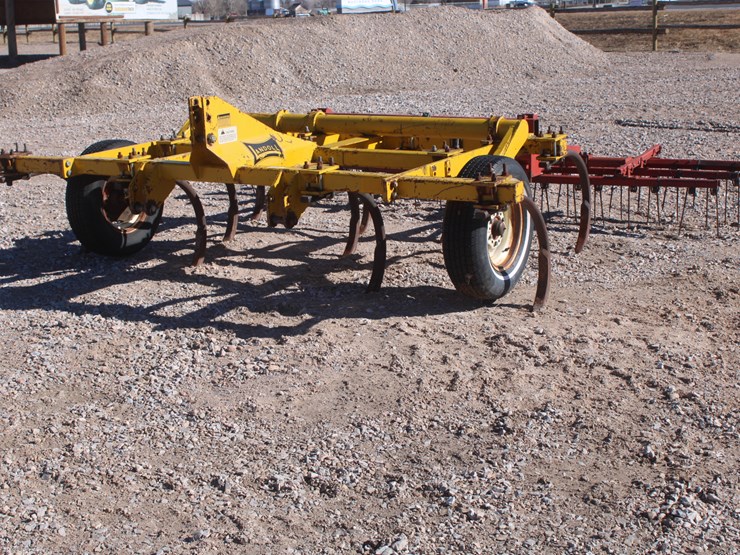 #2028-•-landoll-9-shank-chisel-plow-image-1