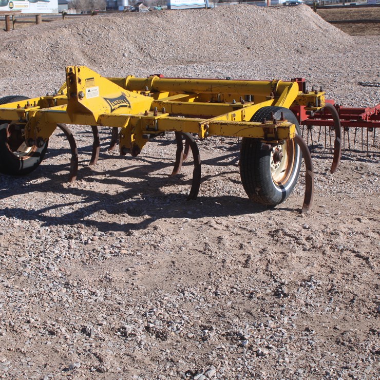 #2028 • LANDOLL 9 Shank Chisel Plow