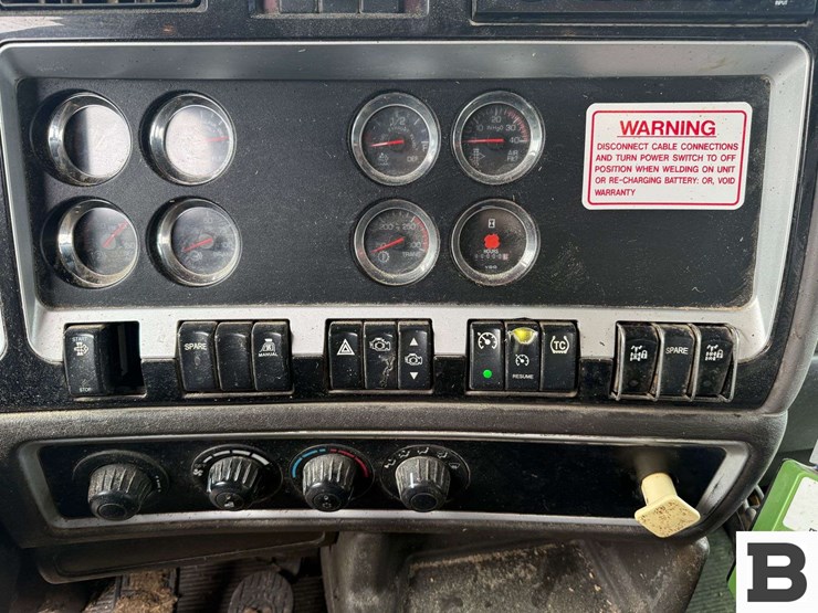 2013-kenworth-t800-image-80