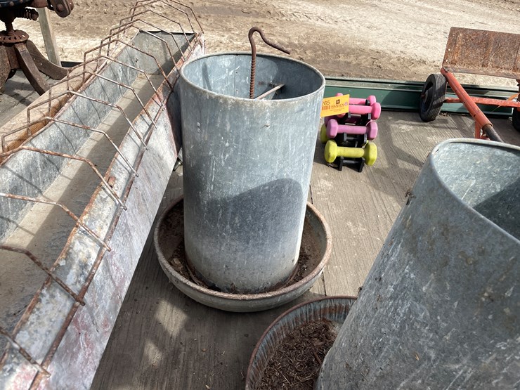 #7253-•-(3)-metal-feeders-and-(1)-waterer-image-13
