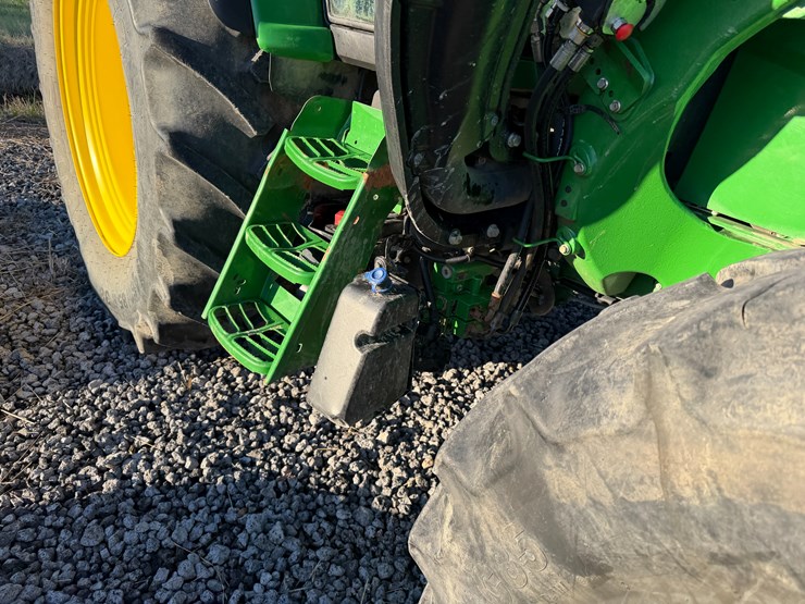 2017-john-deere-6120m-image-43