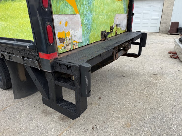 #1154-•-2009-isuzu-box-truck-(has-wi-title)-(new-berlin,-wi)-image-9