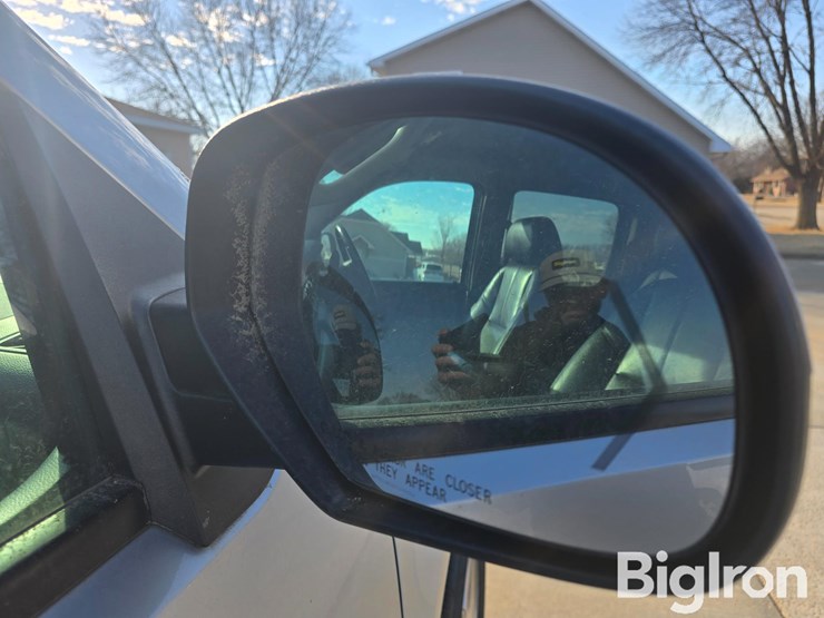 2014-chevrolet-suburban-image-12