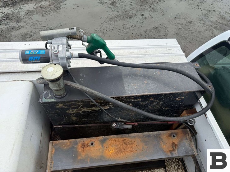 2002-chevrolet-silverado-2500-image-25