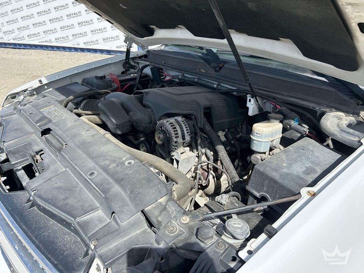 2010-chevrolet-tahoe-image-8