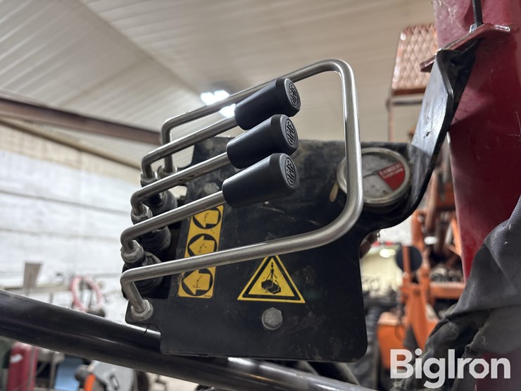 2011-massey-ferguson-265-image-14