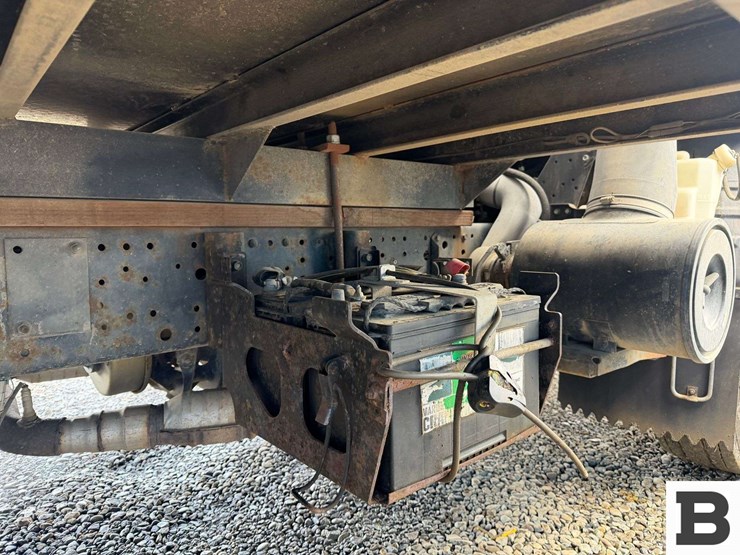 2007-isuzu-npr-image-33