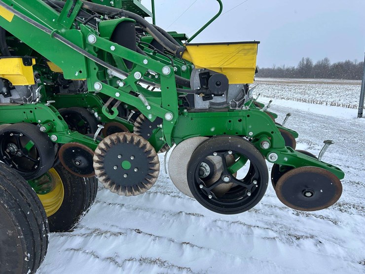 2021-john-deere-1795-image-12