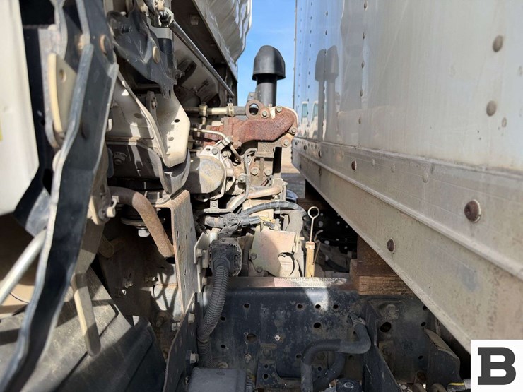 2005-isuzu-npr-image-13