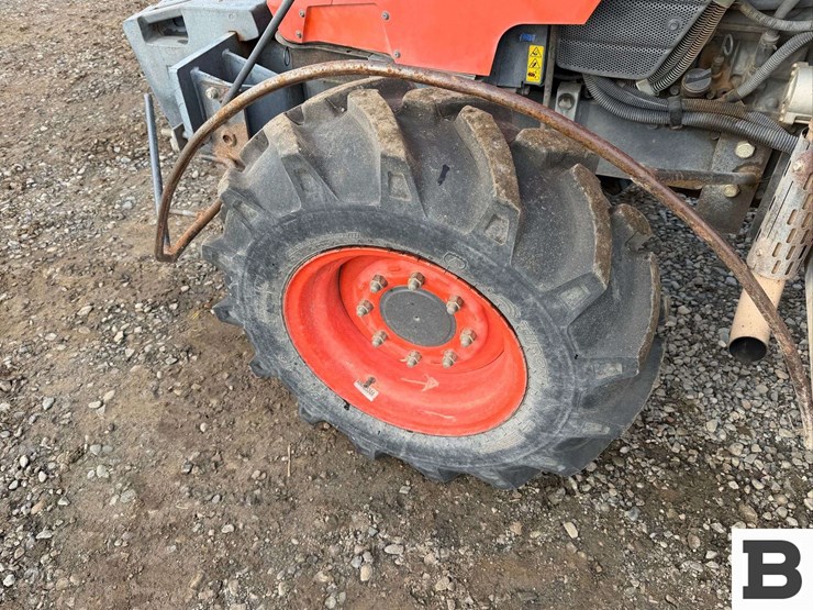 2014-kubota-m8540hd-image-12