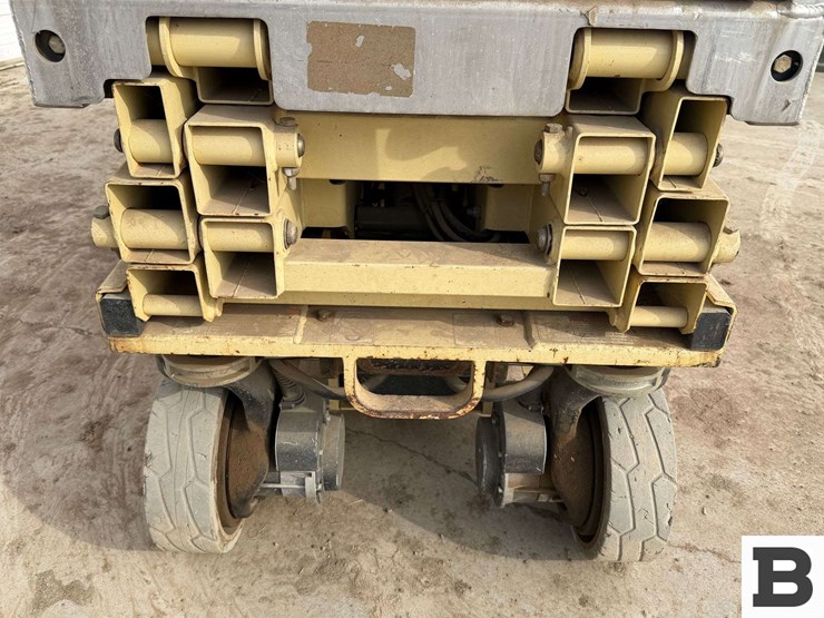 2011-jlg-1930es-image-11