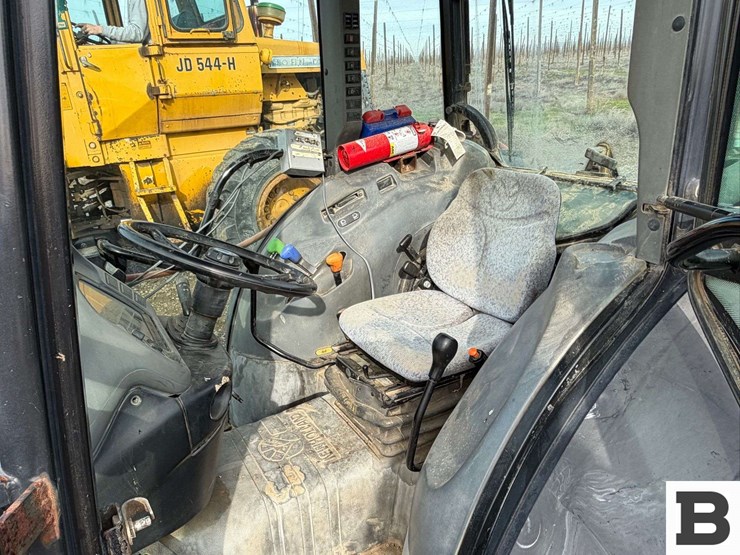 2008-new-holland-tn85fa-image-31