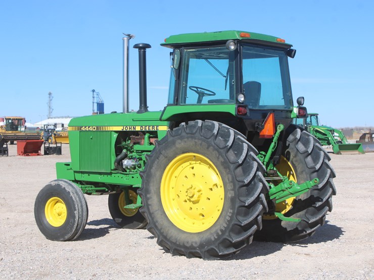 john-deere-4440-image-10