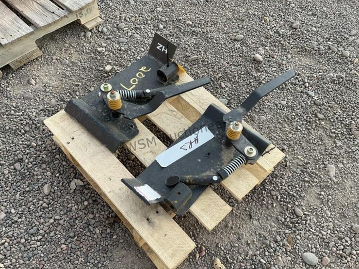 skid-steer-quick-tach-latch-box-adapter-image-4
