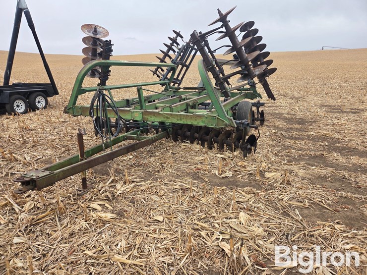 john-deere-230-image-1