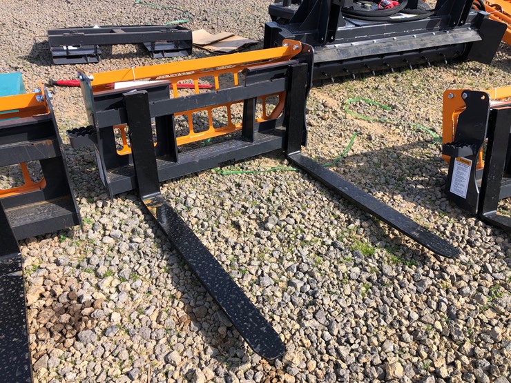 #53-•-skid-steer-pallet-forks-image-1