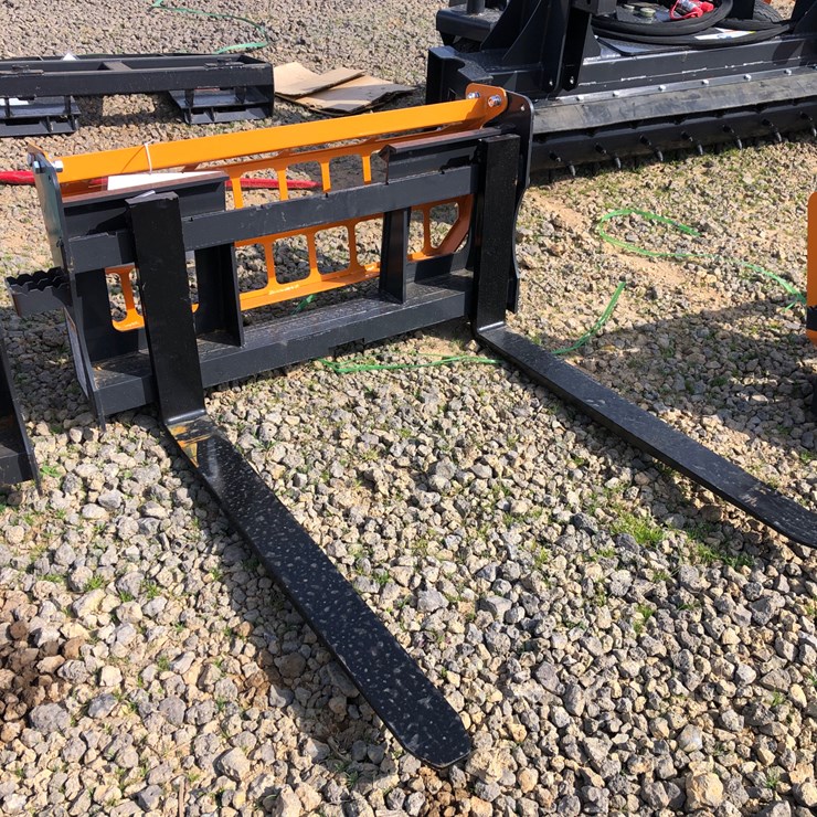 #53 • SKID STEER PALLET FORKS