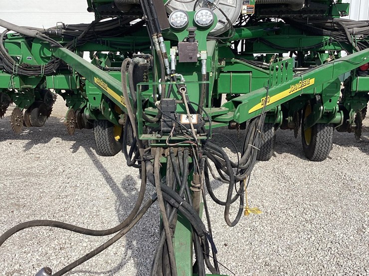 2009-john-deere-1790-ccs-image-11