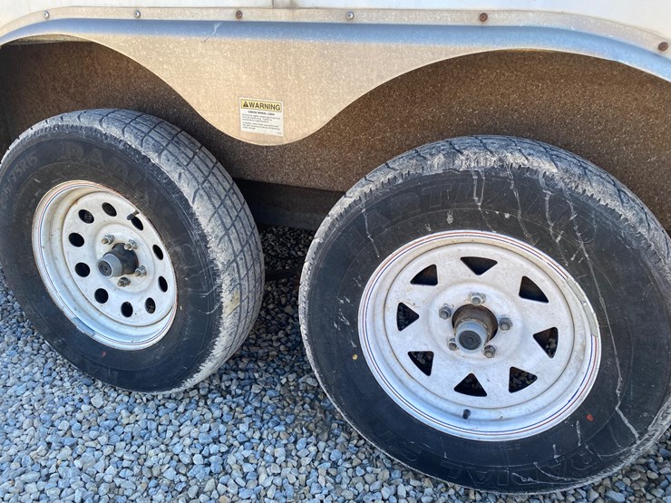 #1274-•-middlebury-tandem-axle-enclosed-trailer-(has-wi-title)-(helenville,-wi)-image-5