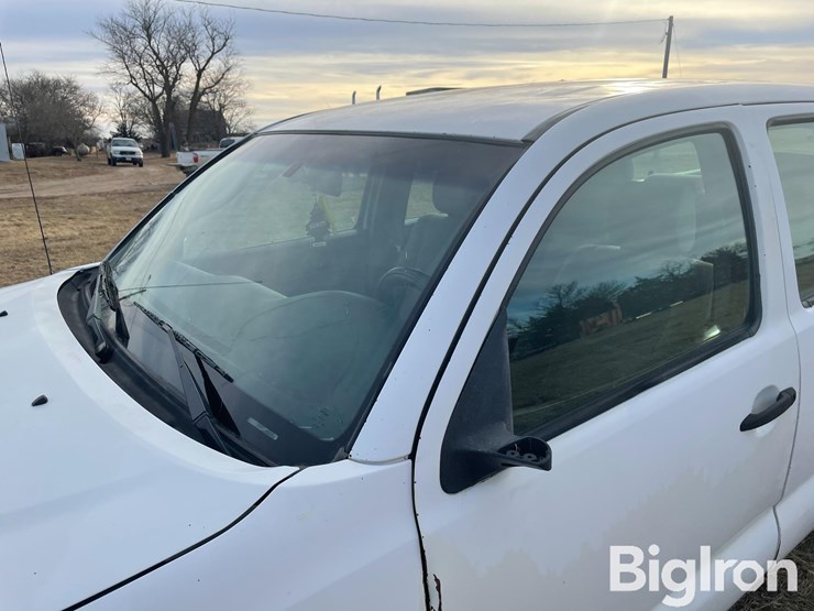 2005-toyota-tacoma-image-15