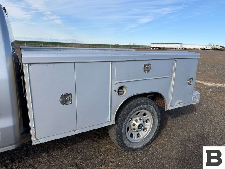 2017-chevrolet-silverado-3500-image-13