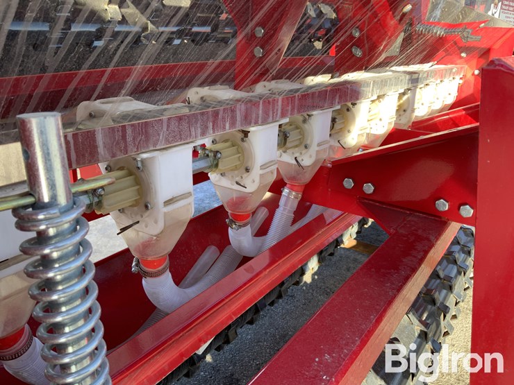 2025-massey-ferguson-730-image-18