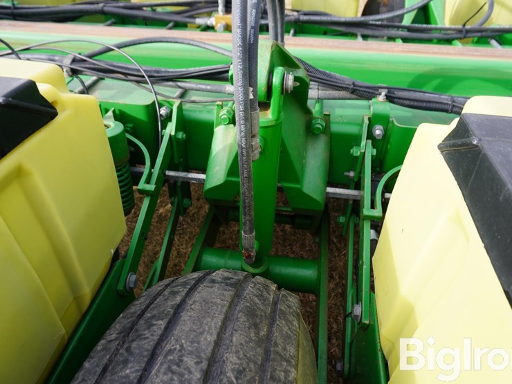 2005-john-deere-1770-image-17