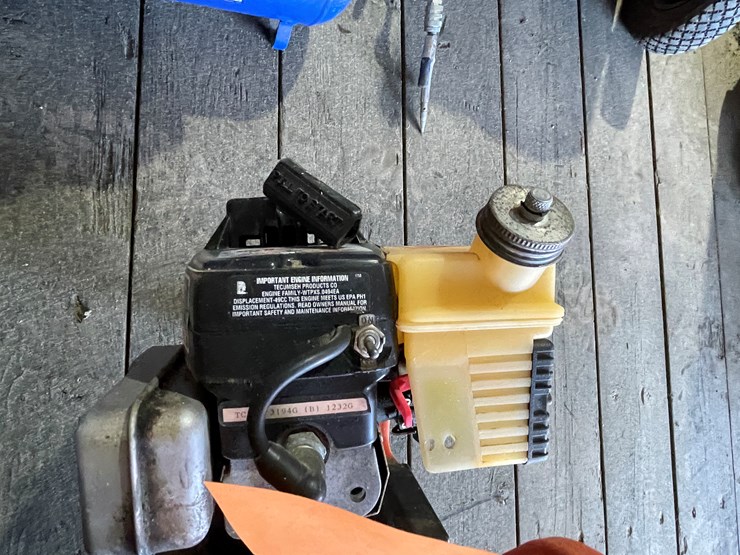 #7204-•-strike-master-ice-auger-image-10