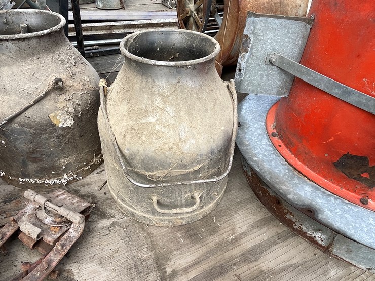 #7258-•-(4)-stainless-steel-milk-cans-image-5