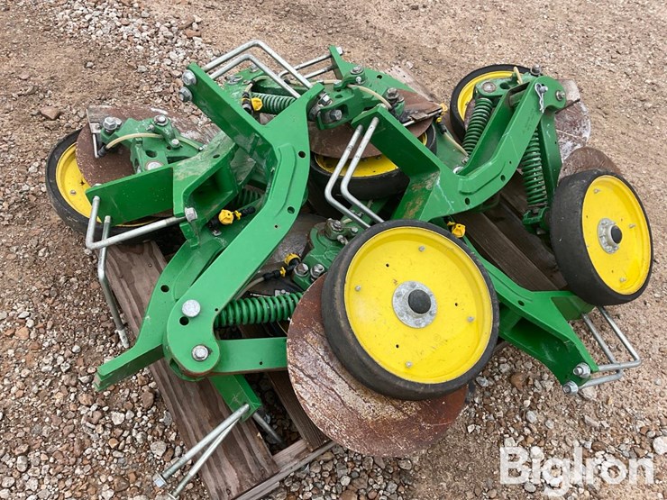 john-deere-12-image-15