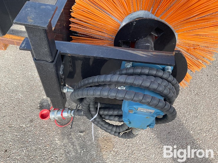 2025-massey-ferguson-730-image-9