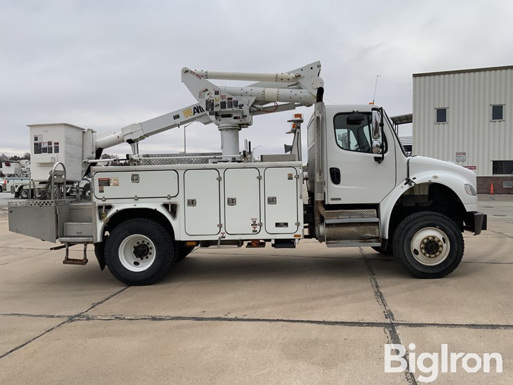 2010-freightliner-m2-106-image-4