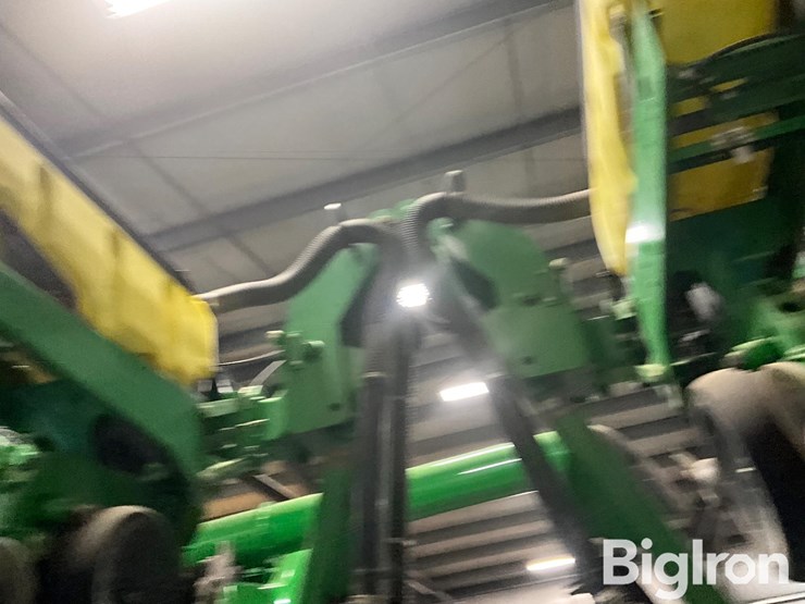 john-deere-1720-image-13