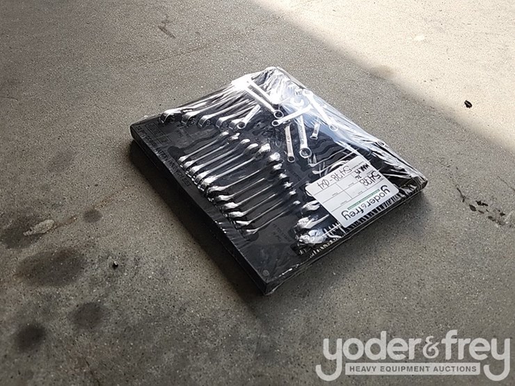 unused-32pc-combination-wrench-set-c/w-case,-grip-image-5